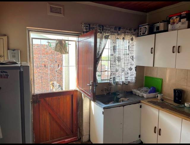 4 BEDROOM HOUSE FOR SALE IN ALGOA PARK